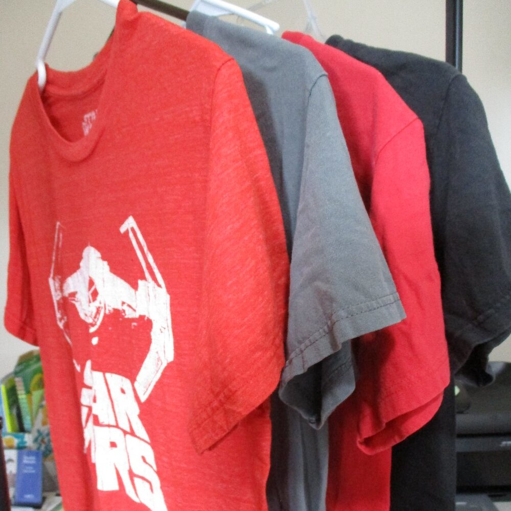 Lot of 4 Young Mens Guys Size Small  T-Shirts Tees Star Wars Trek Simpsons